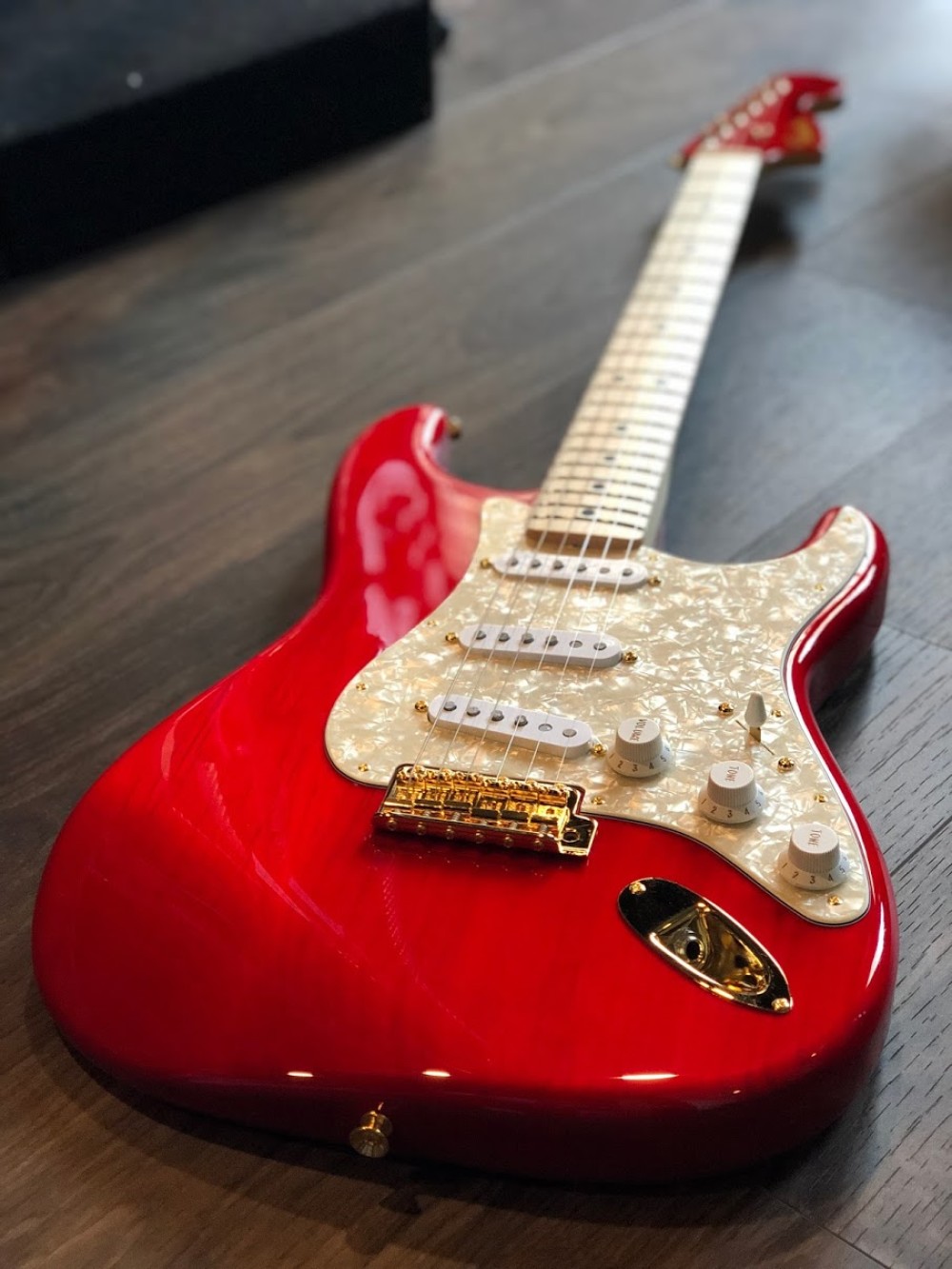 ガールズバ Fender MAMI Stratocaster Custom Red (3.57kg) (S/N